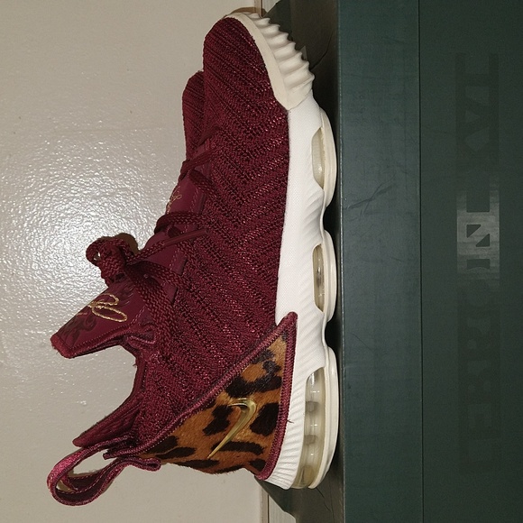 Lebron James XVI 16 King Maroon Sneakers - Picture 4 of 10
